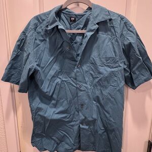 Uniqlo Women’s Blue Short Sleeve Shirt